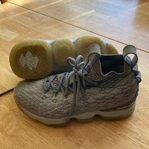 LeBron James XV youth size 5.5